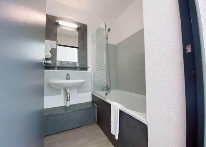 Hotel The Originals City, Ariane, Sud Labege