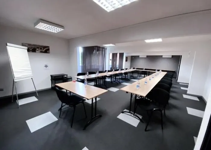 Hotel The Originals City, Ariane, Sud Labege