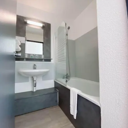 Hotel The Originals City, Ariane, Sud Labege
