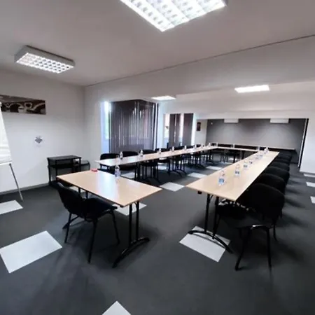 Hotel The Originals City, Ariane, Sud Labege